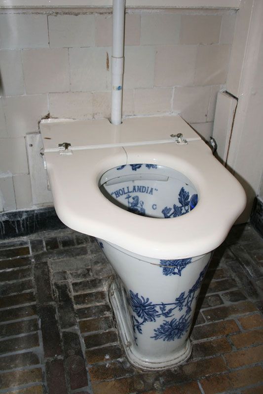 toilet-amsterdam.jpg